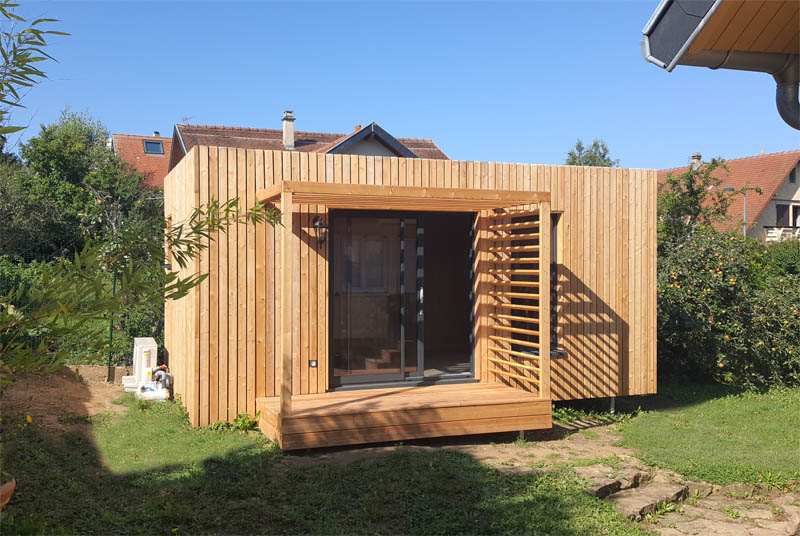 Bureau de jardin avec terrasse et pergola